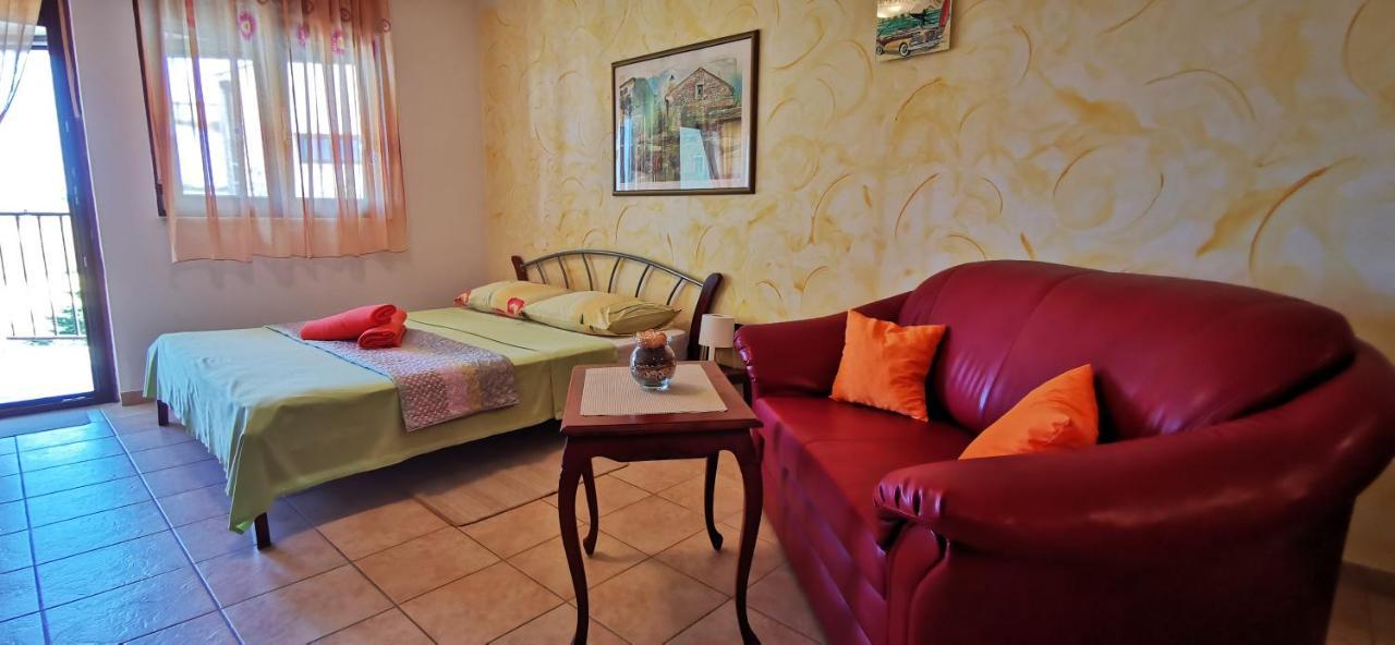Studio Apartment Lela Лижнян Экстерьер фото